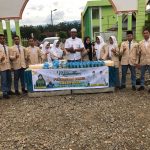 OSIM madrasah membagi takjil ke masyarakat penguna jalan yang melintas dijalinsum Sibuhuan-Sosa.
