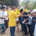 DPD II Partai Golkar Palas santuni anak yatim dan berikan bantuan ke masyarakat.