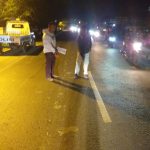 Petugas dari Pos Lantas Sijenggi melakukan olah TKP di lokasi kejadian tabrakan antara Honda Supra dan Suzuki Matic yang mengakibatkan korban jiwa.Photo: Humas Polres/Mitanews.co.id
