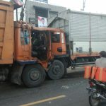 Truk Fuso BL 8513 JH "Berciuman" (tabrakan) dengan truk tronton dengan BK 8063 VN di Jalan Jalan umum Medan - Tebingtinggi KM 57-58,tepatnya di Dusun II Desa Firdaus Kecamatan Sei Rampah Kabupaten Serdang Bedagai,Senin (18/4/2022).