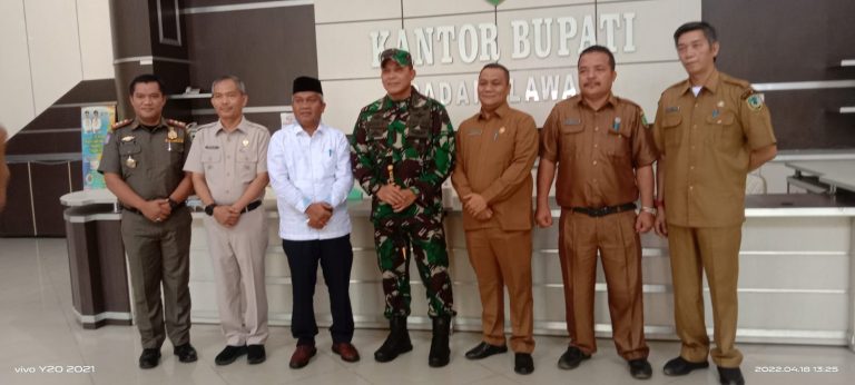 Danrem 023/ KS Kolonel Inf Dody Tri Winarto SIP, MHAN. melakukan kunjungan kerja ke Kabupaten Palas disambut Plt Bupati Palas,drg.H.Ahmad Zarnawi Pasaribu.CHt.MM.M.Si.