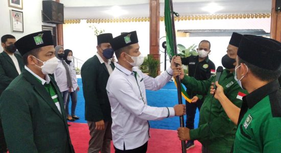 Prosesi pengambilan sumpah-janji jabatan jajaran pengurus DPC PKB Kota Binjai masa bakti 2022-2027 dan serah-terima bendera pataka PKB dipandu langsung oleh Sekretaris DPW PKB Sumatera Utara, Lasomena kepada Ketua Tanfidz DPC PKB Kota Binjai, Dicky Gusmal, masa bakti 2022-2027