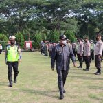 Bupati Sergai melakukan pemeriksaan atas pasukan dalam gelaran Operasi Ketupat Toba 2022.