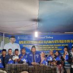 Ketua DPD PAN Padang Lawas Sufriady Halomoan Hsb MM fhoto bersama dengan para pengurus, kader dan simpatisan usai penyerahan kain sarung, dan Sembako.