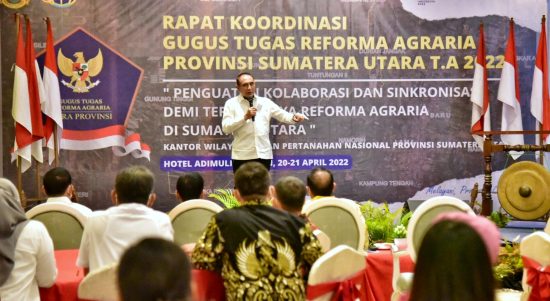 Gubernur Sumatera Utara (Sumut) Edy Rahmayadi bersama Kepala Kantor Wilayah (Kanwil) Badan Pertanahan Nasional Provinsi Sumut, Askani menghadiri sekaligus membuka secara resmi Rapat Koordinasi (Rakor) Gugus Tugas Reforma Agraria Provinsi Sumut Tahun 2022 di Ruang Rapat Paris, Lantai 3 Adi Mulia Hotel, Jalan Pangeran Diponegoro Medan, Rabu (20/4/2022). Mengangkat tema Penguatan Kolaborasi dan Sinkronisasi Demi Tercapainya Reforma Agraria di Sumut.