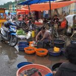 Suasana pasar tradisional di seputaran Pasar Raya Sakumpal Bonang, Kota Padangsidimpuan, termasuk pedagang ikan basah.