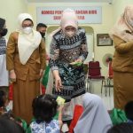 Ketua TP PKK Provinsi Sumatera Utara (Sumut) Nawal Lubis halalbihalal bersama sejumlah Anak Dengan HIV/AIDS (ADHA) di Kantor Komisi Penanggulangan Aids (KPA) Sumut, Jalan Teladan Medan, Selasa (10/05).