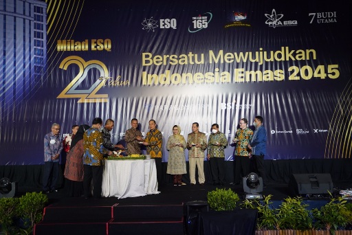 Wakil Gubernur (Wagub) Sumatera Utara (Sumut) Musa Rajekshah menjadi 1 dari 23 Kordinator Wilayah (Korwil) Forum Komunikasi Alumni (FKA) ESQ Leadership Center dari 23 Provinsi di seluruh Indonesia yang dikukuhkan oleh Ary Ginanjar Agustian (Founder ESQ Group) di Menara 165, Jakarta, Senin (16/5).