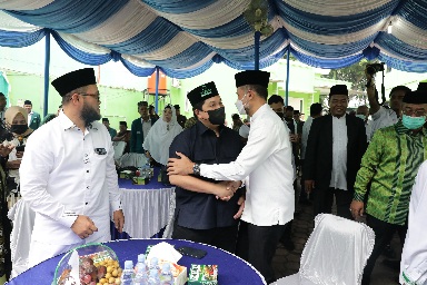 Wakil Gubernur (Wagub) Sumatera Utara (Sumut) Musa Rajekshah bersama Ketua Pengurus Wilayah (PW) Al Washliyah Sumut Dedi Iskandar Batubara ikut menyambut kehadiran Menteri BUMN Erick Thohir di Kantor PW Al Washliyah Jalan Sisingamangaraja, Medan, Jumat (20/5)
