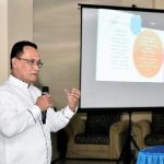 Pj. Sekdaprov Sumut Afifi Lubis menjadi narasumber pada kegiatan Bimbingan Teknis Petugas Penyelenggara Ibadah Haji (PPIH) Kloter Terintegrasi Dengan Kesehatan dan Petugas Haji Daerah (PHD) Provinsi Sumut Tahun 2022 yang diselenggarakan di Asrama Haji Medan, Jalan AH. Nasution, Medan (22/5/2022)