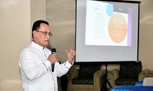 Pj. Sekdaprov Sumut Afifi Lubis menjadi narasumber pada kegiatan Bimbingan Teknis Petugas Penyelenggara Ibadah Haji (PPIH) Kloter Terintegrasi Dengan Kesehatan dan Petugas Haji Daerah (PHD) Provinsi Sumut Tahun 2022 yang diselenggarakan di Asrama Haji Medan, Jalan AH. Nasution, Medan (22/5/2022)