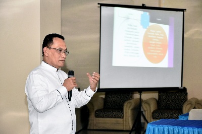 Pj. Sekdaprov Sumut Afifi Lubis menjadi narasumber pada kegiatan Bimbingan Teknis Petugas Penyelenggara Ibadah Haji (PPIH) Kloter Terintegrasi Dengan Kesehatan dan Petugas Haji Daerah (PHD) Provinsi Sumut Tahun 2022 yang diselenggarakan di Asrama Haji Medan, Jalan AH. Nasution, Medan (22/5/2022)