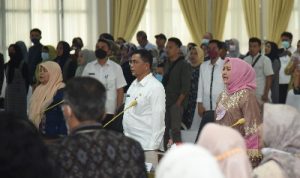 Ketua Dewan Kerajinan Nasional Daerah (Dekranasda) Provinsi Sumatera Utara (Sumut) Nawal Lubis didampingi Ketua Harian Dekranasda Sumut Aspan Sofian, dan Sekretaris Dekranasda Sumut Hasnah Lely Siregar, membuka Rapat Kerja Daerah (Rakerda) Dekranasda Sumut di Aula Tengku Rizal Nurdin, Jalan Jenderal Sudirman Nomor 41 Medan, Rabu (25/5).