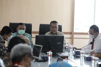 Wakil Gubernur (Wagub) Sumut Musa Rajekshah memimpin Rapat Persiapan Harganas ke-29 di Kantor Gubernur Sumut, Jalan Pangeran Diponegoro Nomor 30 Medan, Jumat (27/5).