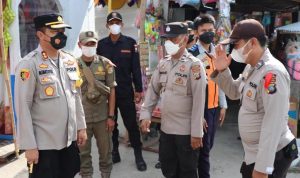 Kapolres Sergai AKBP Ali Machfud (kiri) saat meninjau sejumlah pos pantau.