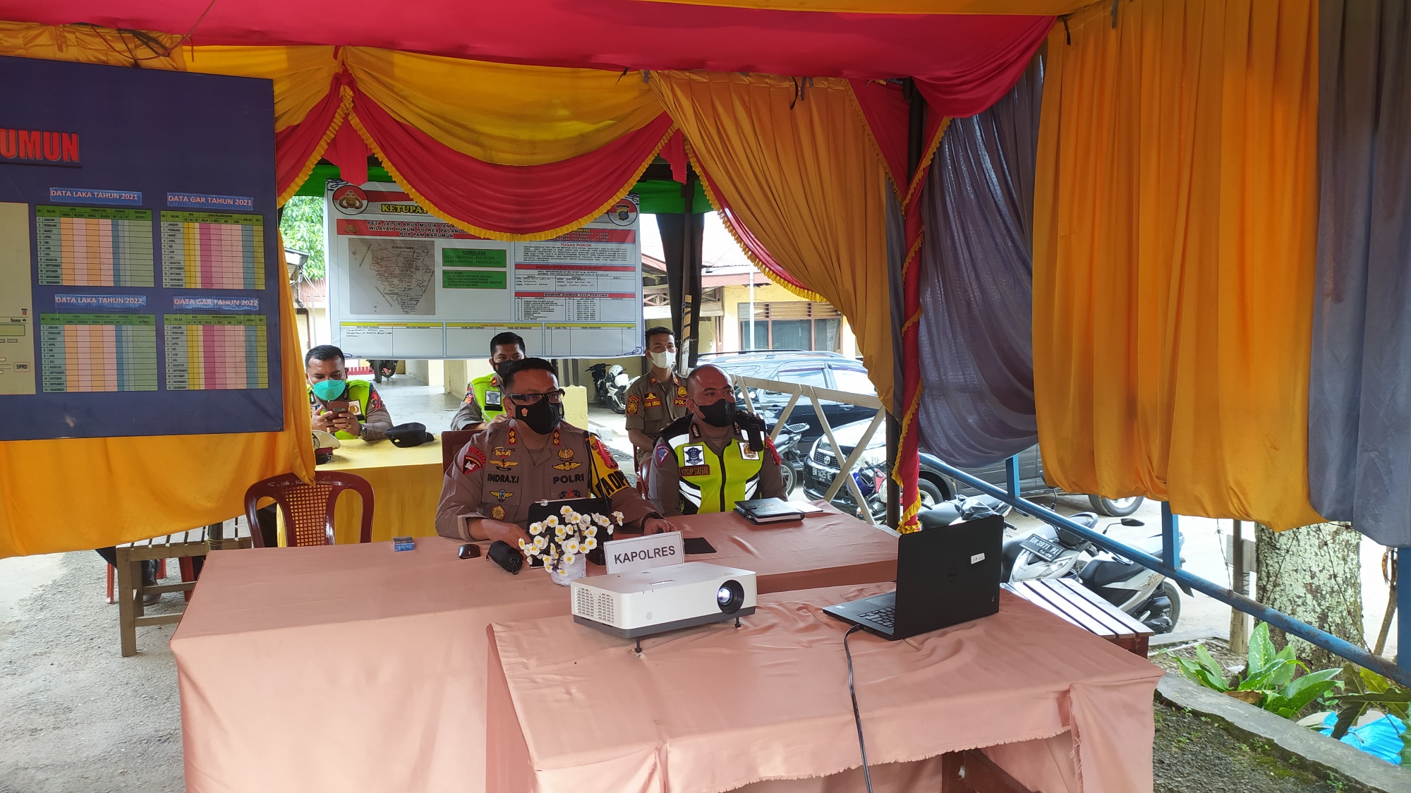 Kapolres Palas AKBP. Indra yanitra irawan SIK.M,Si didampingi kanit patroli sat lantas Polres Palas, IPDA.Yusuf SH.