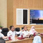 Bupati Sergai Darma Wijaya memberikan arahan kepada Kades yang baru dilantik dalam acara pembekalan yang digelar di Aula Sultan Serdang, Kompleks Kantor Bupati Sergai, Sei Rampah, Rabu (11/5/2022).