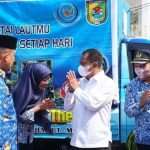 Bupati Sergai Darma Wijaya (kemeja putih) hadir dalam launching Inovasi “Kepiting 3 M” Dinas Perikanan dan Kelautan (Diskanla) Kabupaten Sergai di Lapangan Apel, Kompleks Kantor Bupati Sergai, Sei Rampah, Jumat (20/5/2022).