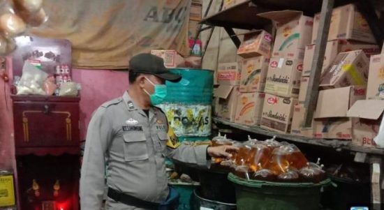Aparat kepolisian Polres Sergai melakukan pengawasan terkait Migor setelah dibukanya kran ekspor CPO oleh Presiden Joko Widodo.