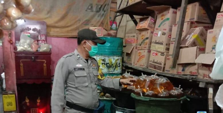 Aparat kepolisian Polres Sergai melakukan pengawasan terkait Migor setelah dibukanya kran ekspor CPO oleh Presiden Joko Widodo.