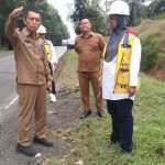 Kepala Dinas Pekerjaan Umum dan Perumahan Rakyat (PUPR) , Johan Sinaga, SE, MAP (kiri) saat mendampingi tim dari Satuan Kerja Perencanaan dan Pengawasan Jalan Nasional (P2JN).