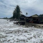 Sejumlah pondok rusak akibat abrasi yang melanda pesisir Pantai Jilbab, Kecamatan Susoh pada tahun 2021 lalu