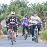 Kapolres Sergai AKBP Ali Machfud (kanan) saat gowes dengan anggota