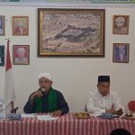 Drs. H. Rohyan Hasibuan, S.Pd.I.,M.Pd ( Kiri ) bersama Sekretaris kantor Kemenag Palas Ahmad Saidi Hasibuan,S.Pd.I memaparkan buku mengawal Warisan Ulama Padang Lawas .