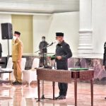 Gubernur Sumatera Utara (Sumut) Edy Rahmayadi melaksanakan pelantikan dan mengambil sumpah/janji jabatan kepada pejabat administrasi di lingkungan Pemerintahan Provinsi Sumut di Aula Raja Inal Siregar, Laantai 2 Kantor Gubernur Sumut, Jalan Pangeren Diponegoro Medan, Selasa (31/5/2022).