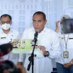 Gubernur Sumatera Utara (Sumut) Edy Rahmayadi menyampaikan keterangan pers, usai memimpin Rapat Koordinasi yang diikuti oleh unsur Forkopimda Sumut dan Instansi terkait tentang Pengendalian Penyakit Mulut dan Kuku pada Ternak di Aula Tengku Rizal Nurdin Jalan Jenderal Sudirman Nomor 41 Medan, baru-baru ini.