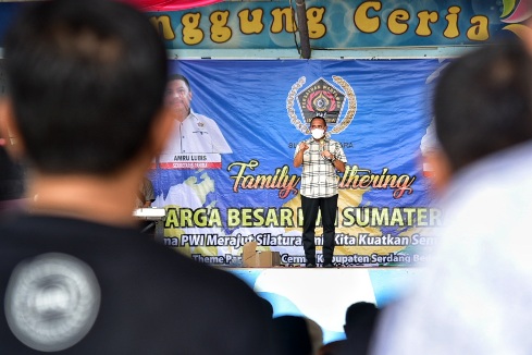 Gubernur Sumatera Utara (Sumut) Edy Rahmayadi menghadiri acara Family Gathering dan Silaturahmi Keluarga Besar Persatuan Wartawan Indonesia (PWI) Sumut di Themepark Pantai Cermin, Kecamatan Pantai Cermin, Kabupaten Serdangbedagai, Sabtu (4/6/2022)