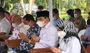 Officer Badan Nasional Penanggulangan Bencana Mayjen TNI (Purn) Darlan Harahap mewakili Gubernur Sumut Edy Rahmayadi pada acara seremonial penghentian RS GL Tobing sebagai RS Darurat Rujukan Covid-19, Jumat (3/6), di RS GL Tobing Tanjungmorawa, Kabupaten Deliserdang