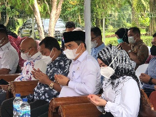 Officer Badan Nasional Penanggulangan Bencana Mayjen TNI (Purn) Darlan Harahap mewakili Gubernur Sumut Edy Rahmayadi pada acara seremonial penghentian RS GL Tobing sebagai RS Darurat Rujukan Covid-19, Jumat (3/6), di RS GL Tobing Tanjungmorawa, Kabupaten Deliserdang