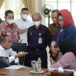 Gubernur Sumatera Utara (Sumut) Edy Rahmayadi memimpin rapat pengembangan tiga kawasan wisata Masjid Raya Barus, Situs Makam Mahligai dan Situs Makam Papan Tinggi, yang berada di Kecamatan Barus, Kabupaten Tapanuli Tengah di Aula Tengku Rizal Nurdin Jalan Jenderal Sudirman Nomor 30 Medan, Kamis (9/6).