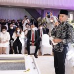 Wakil Gubernur (Wagub) Sumatera Utara (Sumut) Musa Rajekshah melayat dan mengucapkan belasungkawa secara langsung kepada keluarga Pendeta Markus Daniel (MD) Wakkary di Ruang Aula Gereja Pentakosta di Indonesia (GPdI) Maranatha, Jalan S Parman, Medan, Sabtu (25/6)