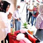 Ketua TP PKK Sumut Nawal Lubis menghadiri Gebyar Kewirausahaan dan Pameran Hasil Projek Penguatan Profil Pelajar Pancasila yang diselenggarakan di SMA Negeri 19 Medan, Jalan Seruwai No. 1, Medan, Senin (20/6/2022). (Foto : Dinas Komunikasi dan Informatika Provinsi Sumut / Imam Syahputra).