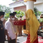 Plt.Bupati Palas drg. H. Ahmad Zarnawi Pasaribu, CHt, MM, M.Si disambut Pemkab Rohul dengan pengkalungan bunga