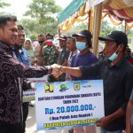 Wabup Sergai Adlin Tambunan menyerahkan Bantuan Stimulan kepada Calon Penerima Bantuan (CPB) Bantuan Stimulan Perumahan Swadaya (BSPS).