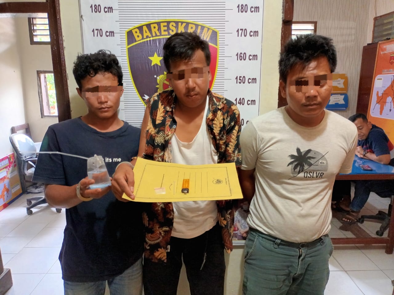 Oknum tenaga honorer asal Sidempuan bersama dua rekannya terpaksa berurusan dengan hukum karena kedapatan memakai sabu di Tapsel.
