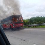 Bus Makmur terbakar diruas Jalan Tol Belidaan Dusun I Desa Cempedak Lobang Kecamatan Sei Rampah.