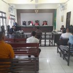 PN Madina ketika menggelar sidang kasus PETI dengan agenda mendengarkan saksi Edi Batubara, Senin (27/06/2022).(TIM)