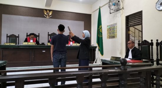 Sidang keempat kasus tindak pidana pemukulan dan pengeroyokan wartawan di PN Madina dengan menghadirkan saksi dari Lopo Mandailing coffe, Selasa (28/06/2022).(TIM)