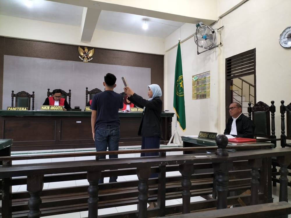 Sidang keempat kasus tindak pidana pemukulan dan pengeroyokan wartawan di PN Madina dengan menghadirkan saksi dari Lopo Mandailing coffe, Selasa (28/06/2022).(TIM)