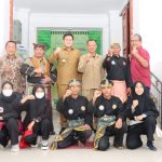 Wabup Sergai Adlin Umar Yusri Tambunan (tiga dari kiri) melepas kontingen pencak silat budaya Sergai.