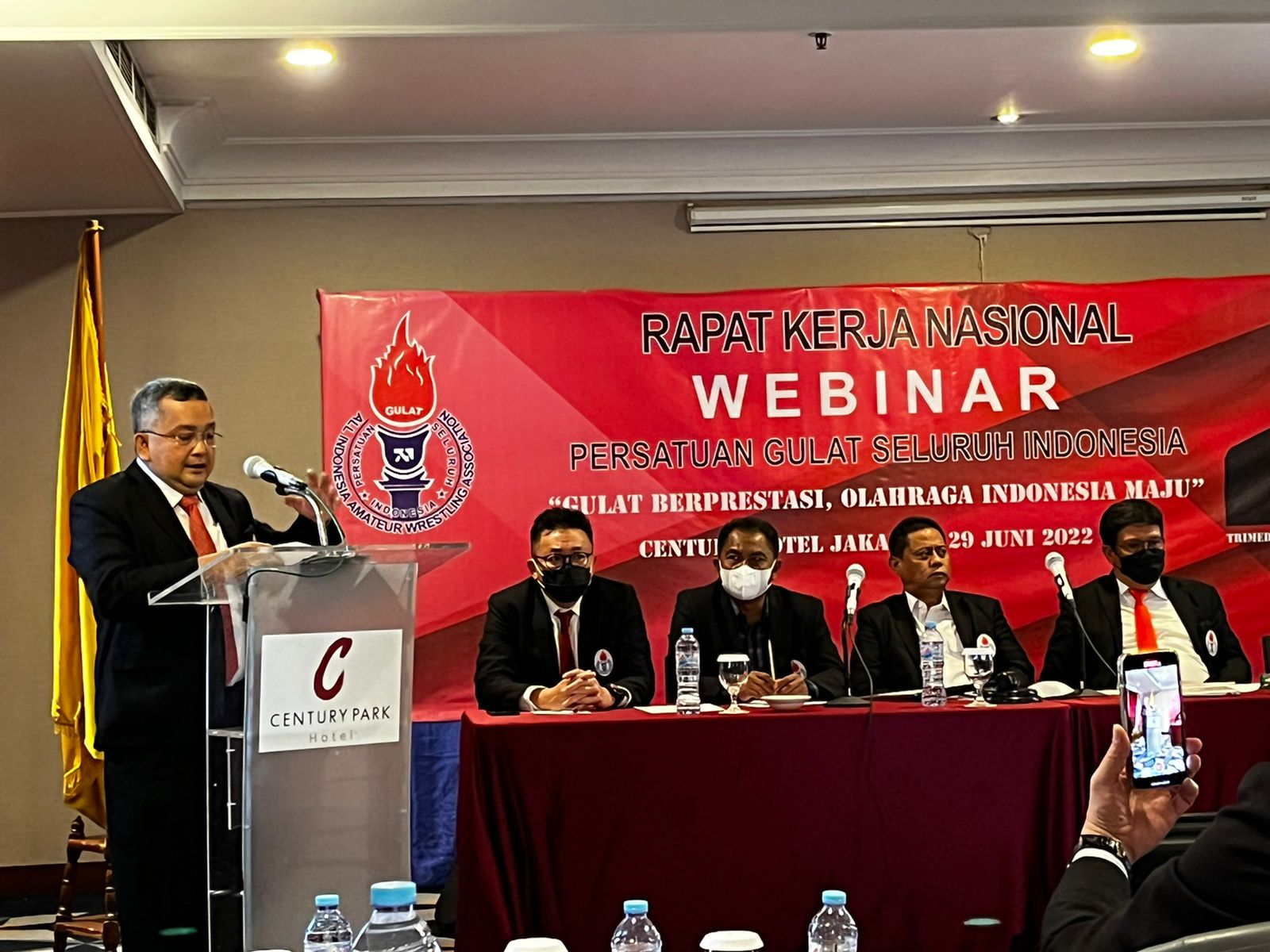 Ketua PGSI Sumut Darma Wijaya (duduk dua dari kiri) saat menghadiri Rakernas PGSI di Jakarta.
