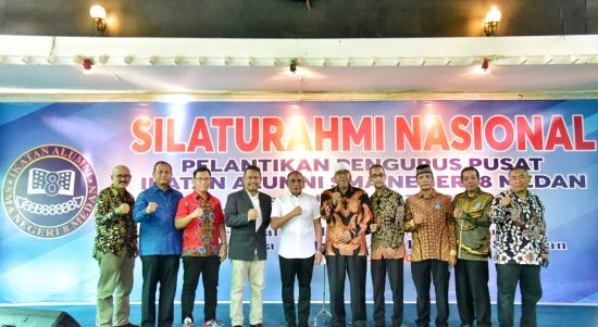 Gubernur Sumatera Utara (Sumut) Edy Rahmayadi menghadiri Pelantikan Pengurus Pusat Ikatan Alumni (IKAL) Sekolah Menengah Atas (SMA) Negeri 8 Medan, Masa bakti 2022 - 2025 di Medan Club, Jalan R.A. Kartini Medan, Sabtu (18/6/2022).
