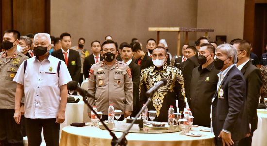 Gubernur Sumatera Utara (Sumut) Edy Rahmayadi bersama Kepala Kepolisian Daerah (Kapolda) Sumut, Irjen Pol RZ Panca Putra Simanjuntak menghadiri acara pelantikan Pengurus Provinsi (Pengprov) Persatuan Badminton Seluruh Indonesia (PBSI) Provinsi Sumut di Ballroom Hotel Santika Dyandra, Jalan Kapten Maulana Lubis Medan, Sabtu (25/6/2022) malam. Hadir langsung melantik pada kesempatan tersebut Sekretaris Jenderal Pengurus Pusat (PP) PBSI Irjen Pol M. Fadil Imran yang juga merupakan Kapolda Metro Jaya.