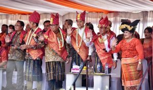 Gubernur Sumatera Utara (Sumut) Edy Rahmayadi bersama Wakil Gubernur Sumut Musa Rajekshah menghadiri acara Festival Bunga dan Buah - Tanah Karo Tahun 2022 di Brastagi, Kabupaten Karo, Jumat (1/7/2022)