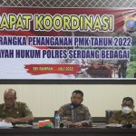 Wakapolres Sergai Kompol Sofyan memimpin Rakor dengan instansi pemerintah bahas PMK di di Aula Patriatama Polres Sergai, Senin (4/7/2022).