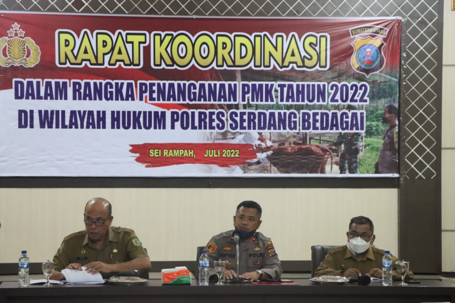 Wakapolres Sergai Kompol Sofyan memimpin Rakor dengan instansi pemerintah bahas PMK di di Aula Patriatama Polres Sergai, Senin (4/7/2022).